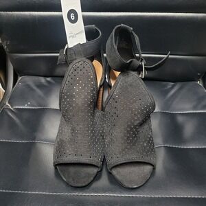 Universal Threads High Heels Womens 9 Black Peep Toe Perforated Ankle NWT Hannah